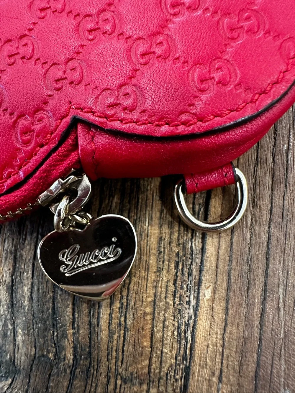Gucci red Heart Coin Pouch with gold Heart Charm - Picture 4 of 10
